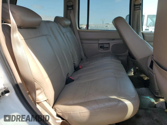2000 Ford Explorer Eddie Bauer с VIN 1FMDU84P2YZB86557, выставлен на аукционе Copart как лот 59590365 с пробегом 140 872 миль миль и Списание • Salvage title. История ставок и продаж доступна на DreamBid. Изображение 11.