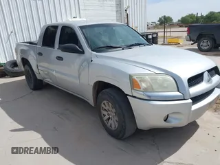 2006 Mitsubishi Raider LS z VIN 1Z7HT28KX6S576515, wystawiony jako IAAI lot #42180535 z przebiegiem 169 922 mil mil oraz . Historia ofert i sprzedaży dostępna na DreamBid. Obrazek 1.