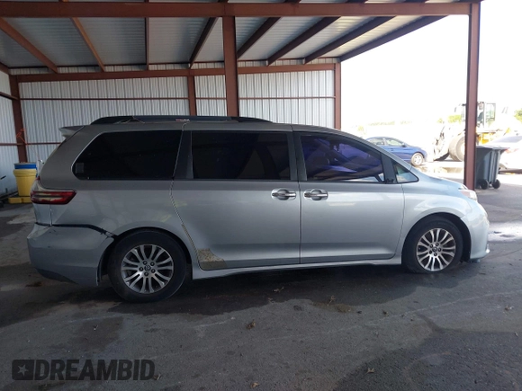 2018 Toyota Sienna XLE Auto Access Seat with VIN 5TDYZ3DC4JS904639, listed as a IAAI auction lot 41905251 with 179,989 mi miles. Bid and sale history available at carsss.com. Image 13.