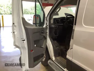2020 Ford Transit Cargo z VIN 1FTBR1Y8XLKB06141, wystawiony jako IAAI lot #42642640 z przebiegiem 123 417 mil mil oraz . Historia ofert i sprzedaży dostępna na DreamBid. Obrazek 15.