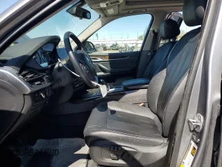 2014 BMW X5 xDrive35i z VIN 5UXKR0C50E0H23037, wystawiony jako Copart lot #56145725 z przebiegiem 82 955 mil mil oraz Szkody całkowita. Historia ofert i sprzedaży dostępna na DreamBid. Obrazek 7.
