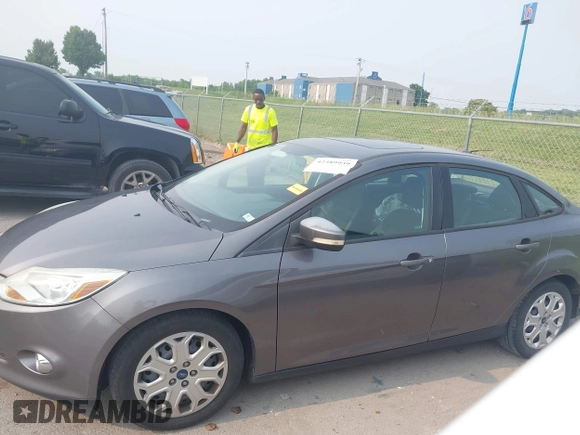 2012 Ford Focus SE z VIN 1FAHP3F24CL227225, wystawiony jako IAAI lot #42389939 z przebiegiem 135 197 mil mil oraz . Historia ofert i sprzedaży dostępna na DreamBid. Obrazek 14.