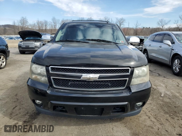 2008 Chevrolet Tahoe 3LT z VIN 1GNFK13018R206030, wystawiony jako Copart lot #50588455 z przebiegiem 124 088 mil mil oraz Czysty tytuł • Clean title. Historia ofert i sprzedaży dostępna na DreamBid. Obrazek 5.