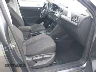2020 Volkswagen Tiguan S z VIN 3VV1B7AX3LM103449, wystawiony jako IAAI lot #42044171 z przebiegiem 45 195 mil mil oraz . Historia ofert i sprzedaży dostępna na DreamBid. Obrazek 13.