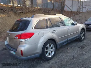 2014 Subaru Outback 2.5i Limited with VIN 4S4BRCLC0E3225638, listed as a IAAI auction lot 41897375 with 118,155 mi miles. Bid and sale history available at carsss.com. Image 4.