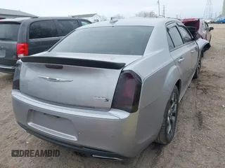 2016 Chrysler 300 S z VIN 2C3CCAGG7GH152395, wystawiony jako IAAI lot #42067089 z przebiegiem 127 300 mil mil oraz . Historia ofert i sprzedaży dostępna na DreamBid. Obrazek 4.