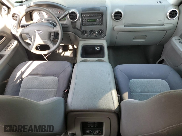 2004 Ford Expedition Special Service z VIN 1FMRU15W44LB83370, wystawiony jako Copart lot #54530685 z przebiegiem 172 179 mil mil oraz Szkoda całkowita • Salvage title. Historia ofert i sprzedaży dostępna na DreamBid. Obrazek 8.