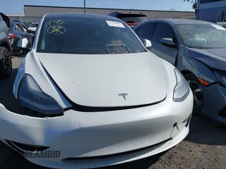 2021 Tesla Model 3 Standard Range Plus z VIN 5YJ3E1EA8MF100456, wystawiony jako IAAI lot #42100840 z przebiegiem 64 389 mil mil oraz . Historia ofert i sprzedaży dostępna na DreamBid. Obrazek 11.