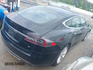 2013 Tesla Model S с VIN 5YJSA1DG7DFP26402, выставлен на аукционе IAAI как лот 42195726 с пробегом 100 890 миль миль и . История ставок и продаж доступна на DreamBid. Изображение 4.