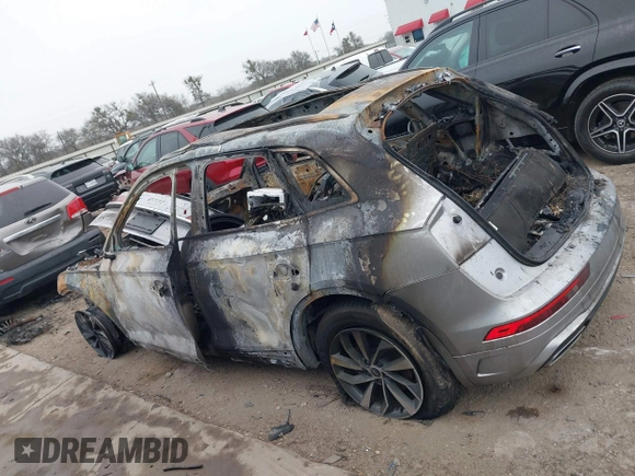 2024 Audi Q5 S line Premium z VIN WA1GAAFY9R2007121, wystawiony jako IAAI lot #41516916 z przebiegiem 15 mil mil oraz . Historia ofert i sprzedaży dostępna na DreamBid. Obrazek 13.