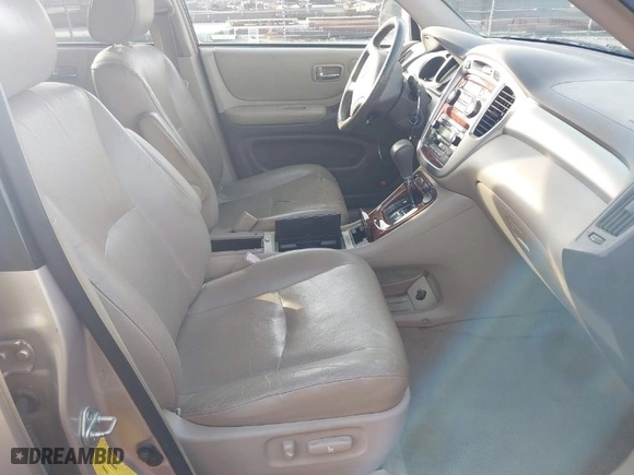 2004 Toyota Highlander with VIN JTEDP21A340025105, listed as a IAAI auction lot 41600732 with 221,239 mi miles. Bid and sale history available at carsss.com. Image 5.