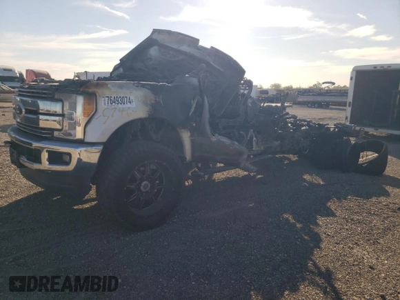 2017 Ford F-350 Lariat z VIN 1FT8W3DT5HEF45746, wystawiony jako Copart lot #76493074 z przebiegiem Nie podano mil oraz Nie do naprawy • Non repairable. Historia ofert i sprzedaży dostępna na DreamBid. Obrazek 1.