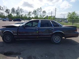 1994 Ford Crown Victoria LX с VIN 2FALP74W1RX133239, выставлен на аукционе IAAI как лот 42020257 с пробегом 110 463 миль миль и . История ставок и продаж доступна на DreamBid. Изображение 14.