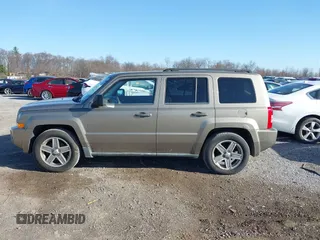 2008 Jeep Patriot Sport with VIN 1J8FF28W68D597262, listed as a IAAI auction lot 41835386 with 120,266 mi miles. Bid and sale history available at carsss.com. Image 14.