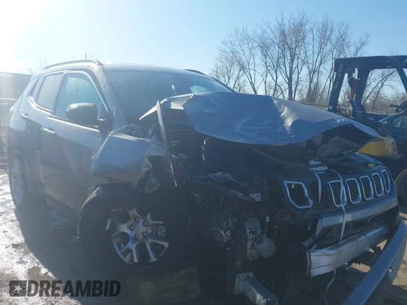 2023 Jeep Compass Latitude Lux z VIN 3C4NJDFN4PT530739, wystawiony jako IAAI lot #42038351 z przebiegiem 32 574 mil mil oraz . Historia ofert i sprzedaży dostępna na DreamBid. Obrazek 1.