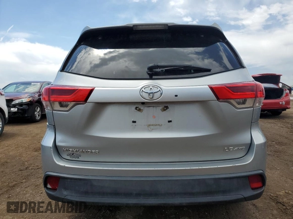 2017 Toyota Highlander LE z VIN 5TDBZRFH9HS436175, wystawiony jako Copart lot #58738425 z przebiegiem 142 786 mil mil oraz Szkoda całkowita • Salvage title. Historia ofert i sprzedaży dostępna na DreamBid. Obrazek 6.