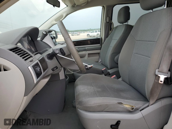 2010 Dodge Grand Caravan SXT z VIN 2D4RN5D12AR354539, wystawiony jako Copart lot #53935695 z przebiegiem 157 100 mil mil oraz Czysty tytuł • Clean title. Historia ofert i sprzedaży dostępna na DreamBid. Obrazek 7.
