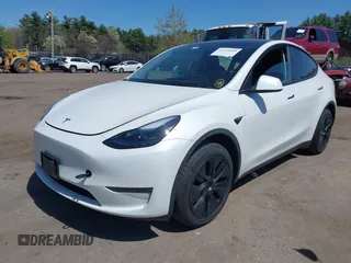 2024 Tesla Model Y с VIN 7SAYGDED8RF211112, выставлен на аукционе IAAI как лот 42176000 с пробегом 16 677 миль миль и . История ставок и продаж доступна на DreamBid. Изображение 2.