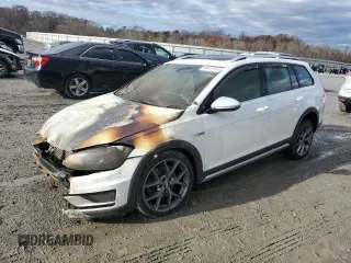 2018 Volkswagen Golf S z VIN 3VWH17AU1JM757852, wystawiony jako Copart lot #84417814 z przebiegiem Nie podano mil oraz Szkoda całkowita • Salvage title. Historia ofert i sprzedaży dostępna na DreamBid. Obrazek 1.