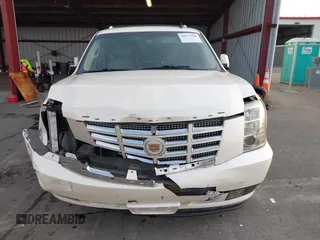 2009 Cadillac Escalade z VIN 1GYFC23229R273227, wystawiony jako IAAI lot #41071598 z przebiegiem 132 263 mil mil oraz . Historia ofert i sprzedaży dostępna na DreamBid. Obrazek 13.