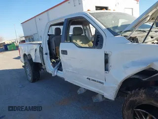 2017 Ford Super Duty F-250 SRW Lariat with VIN 1FT7W2BT3HEF21695, listed as a IAAI auction lot 41321439 with 136,063 mi miles. Bid and sale history available at carsss.com. Image 6.