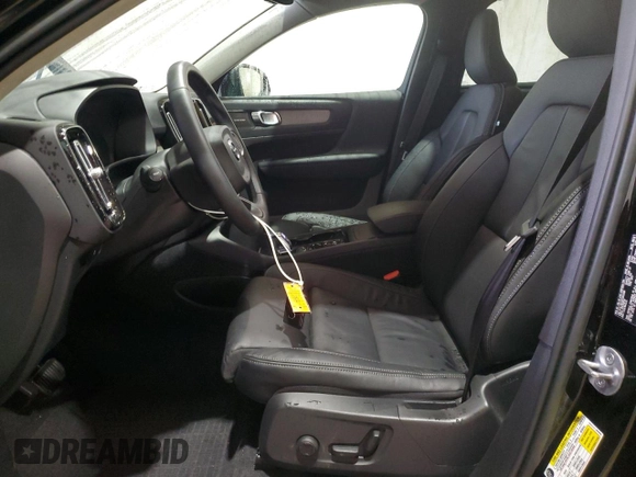 2023 Volvo XC40 Ultimate Dark Theme z VIN YV4L12UX3P2952998, wystawiony jako Copart lot #52724585 z przebiegiem 5578 mil mil oraz Tytuł czysty. Historia ofert i sprzedaży dostępna na DreamBid. Obrazek 7.