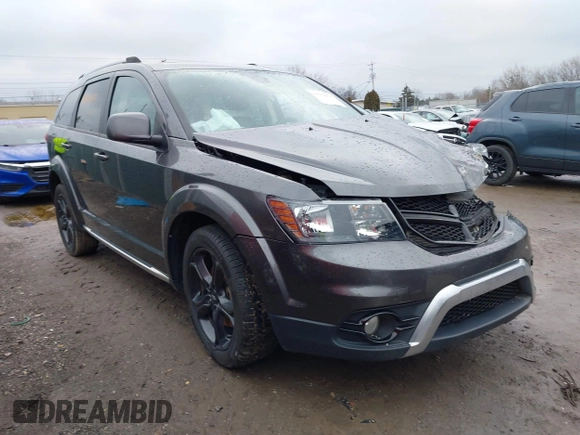 2020 Dodge Journey Crossroad z VIN 3C4PDCGB4LT271100, wystawiony jako IAAI lot #41552975 z przebiegiem 74 400 mil mil oraz . Historia ofert i sprzedaży dostępna na DreamBid. Obrazek 1.