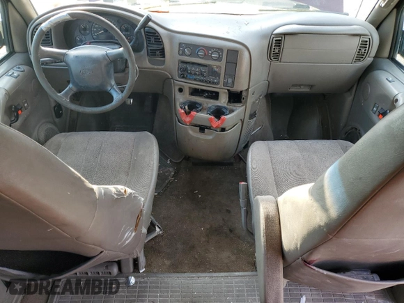 2003 Chevrolet Astro z VIN 1GNDM19X53B126723, wystawiony jako Copart lot #73498964 z przebiegiem 250 015 mil mil oraz Nie do naprawy • Non repairable. Historia ofert i sprzedaży dostępna na DreamBid. Obrazek 8.