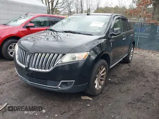 2011 Lincoln MKX with VIN 2LMDJ8JKXBBJ31869, listed as a IAAI auction lot 41710747 with 191,698 mi miles. Bid and sale history available at carsss.com. Image 2.