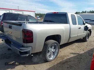 2007 Chevrolet Silverado 1500 LT w/1LT with VIN 2GCEC19J071620943, listed as a IAAI auction lot 41675473 with 358,881 mi miles. Bid and sale history available at carsss.com. Image 4.