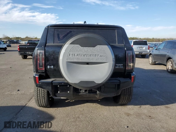 2024 GMC Hummer EV 2X z VIN 1GKB0NDE4RU104402, wystawiony jako Copart lot #88446255 z przebiegiem 15 506 mil mil oraz Szkody całkowita. Historia ofert i sprzedaży dostępna na DreamBid. Obrazek 6.