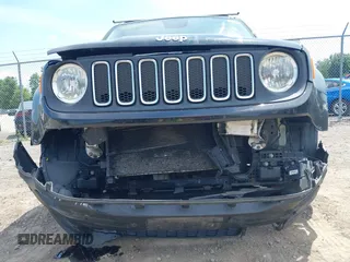 2015 Jeep Renegade Latitude with VIN ZACCJBBT2FPC27884, listed as a IAAI auction lot 39640157 with 136,632 mi miles. Bid and sale history available at carsss.com. Image 6.