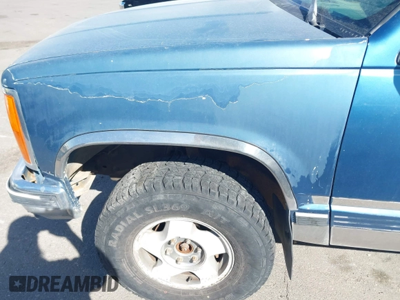 1992 GMC Sierra 1500 z VIN 2GTEK19K1N1520018, wystawiony jako IAAI lot #42116679 z przebiegiem 239 658 mil mil oraz . Historia ofert i sprzedaży dostępna na DreamBid. Obrazek 6.
