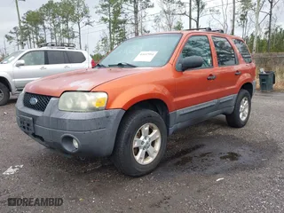 2007 Ford Escape XLT with VIN 1FMYU93177KA38867, listed as a IAAI auction lot 41652994 with 136,730 mi miles. Bid and sale history available at carsss.com. Image 2.