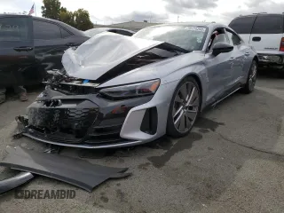 2022 Audi e-tron GT Prestige z VIN WAUEJBFW0N7006385, wystawiony jako Copart lot #70174293 z przebiegiem 24 376 mil mil oraz . Historia ofert i sprzedaży dostępna na DreamBid. Obrazek 1.