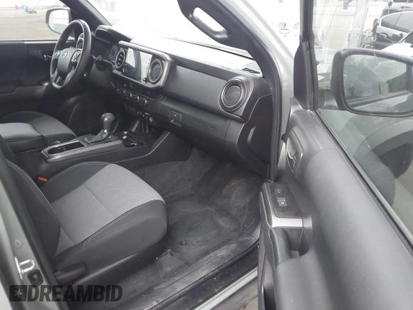 2023 Toyota Tacoma SR z VIN 3TMCZ5AN1PM602567, wystawiony jako IAAI lot #42355648 z przebiegiem 32 472 mil mil oraz . Historia ofert i sprzedaży dostępna na DreamBid. Obrazek 5.
