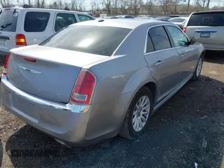 2014 Chrysler 300 z VIN 2C3CCAAG8EH239857, wystawiony jako IAAI lot #41812215 z przebiegiem 183 017 mil mil oraz . Historia ofert i sprzedaży dostępna na DreamBid. Obrazek 4.