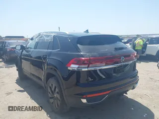 2024 Volkswagen Atlas SE z VIN 1V2JE2CA8RC217294, wystawiony jako IAAI lot #41962704 z przebiegiem 14 733 mil mil oraz . Historia ofert i sprzedaży dostępna na DreamBid. Obrazek 3.