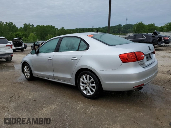 2013 Volkswagen Jetta SE z VIN 3VWDX7AJ3DM450464, wystawiony jako Copart lot #55464505 z przebiegiem 201 001 mil mil oraz Nie do naprawy • Non repairable. Historia ofert i sprzedaży dostępna na DreamBid. Obrazek 2.