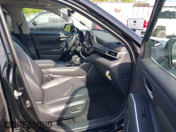 2024 Toyota Highlander LE with VIN 5TDKDRBH2RS570175, listed as a IAAI auction lot 42134337 with 26,887 mi miles and . Bid and sale history available at DreamBid. Image 5.