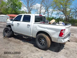 2016 Ram 1500 Express z VIN 3C6RR7KT2GG296147, wystawiony jako IAAI lot #42018683 z przebiegiem 175 105 mil mil oraz . Historia ofert i sprzedaży dostępna na DreamBid. Obrazek 3.