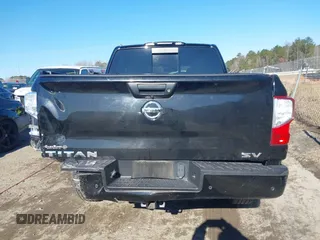 2021 Nissan Titan SV z VIN 1N6AA1EE4MN528044, wystawiony jako IAAI lot #41280940 z przebiegiem 75 600 mil mil oraz . Historia ofert i sprzedaży dostępna na DreamBid. Obrazek 17.