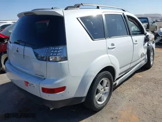 2009 Mitsubishi Outlander ES with VIN JA4LS21W49Z015920, listed as a IAAI auction lot 41845969 with 291,723 mi miles. Bid and sale history available at carsss.com. Image 4.