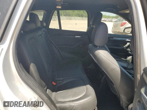 2018 BMW X1 sDrive28i z VIN WBXHU7C3XJ5H39960, wystawiony jako Copart lot #57095125 z przebiegiem 154 013 mil mil oraz Szkoda całkowita • Salvage title. Historia ofert i sprzedaży dostępna na DreamBid. Obrazek 11.
