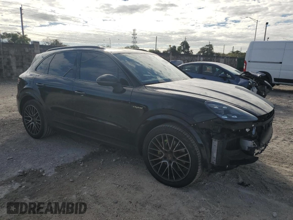2020 Porsche Cayenne E-Hybrid with VIN WP1AE2AY7LDA22692, listed as a Copart auction lot 42208275 with 33,083 mi miles and Salvage title. Bid and sale history available at DreamBid. Image 4.