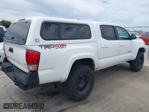 2017 Toyota Tacoma SR5 z VIN 5TFCZ5ANXHX065886, wystawiony jako IAAI lot #42308228 z przebiegiem 294 931 mil mil oraz . Historia ofert i sprzedaży dostępna na DreamBid. Obrazek 4.