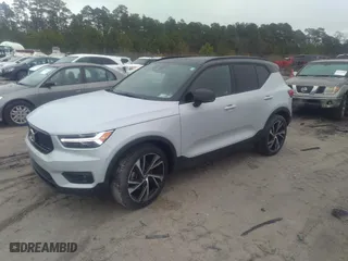 2020 Volvo XC40 R-Design with VIN YV4162UM2L2305405, listed as a IAAI auction lot 41531111 with 82,352 mi miles. Bid and sale history available at carsss.com. Image 17.