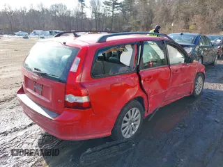 2005 Volvo V50 with VIN YV1MW390652058916, listed as a IAAI auction lot 41444072 with 154,576 mi miles. Bid and sale history available at carsss.com. Image 4.