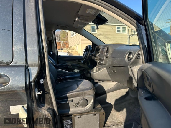 2019 Mercedes-Benz Metris Passenger with VIN WD4PG2EE9K3585436, listed as a Copart auction lot 48856045 with 147,723 mi miles and Clean title. Bid and sale history available at DreamBid. Image 9.