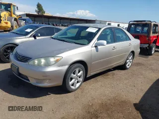 2005 Toyota Camry STD z VIN 4T1BE32K15U047155, wystawiony jako IAAI lot #41939933 z przebiegiem 249 674 mil mil oraz . Historia ofert i sprzedaży dostępna na DreamBid. Obrazek 1.